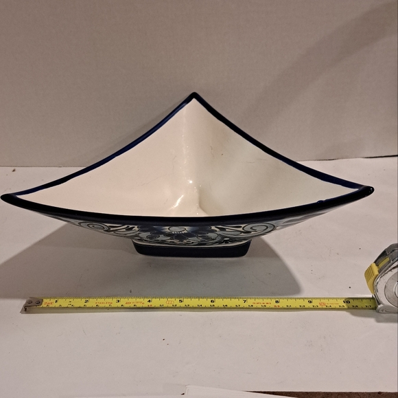 Folk Art Pottery Bowl Mexico, triangle shape. - Picture 2 of 8